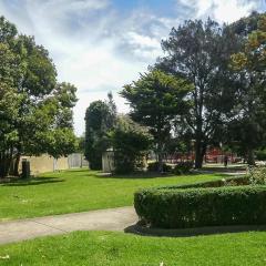 2-Bed Flat with Free Parking by Lee Valley Park