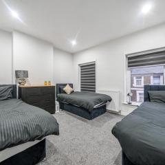 Central Cardiff townhouse for groups