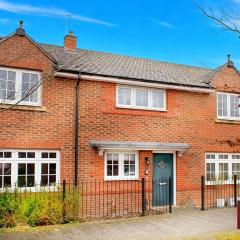 Bracknell 2 Bedroom House Garden Parking