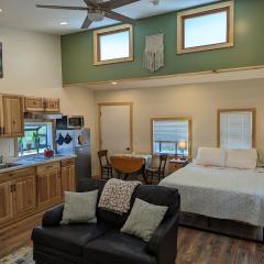 Little Fawn Lookout- Peaceful & Convenient Retreat