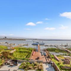 Napa Villa • Waterfront • Near Wineries