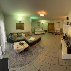 Schönes geräumiges Apartment mit Parkplatz