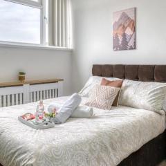 Comfortable 2BR Home - Pet-Friendly - Sleeps 8 - Parking