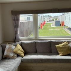 FamilyFriendly-8Berth-FreeParkingSpot-CloseToBeach