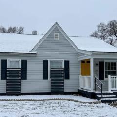 Winter Ski Getaway-7mi to Massanutten Ski Resort