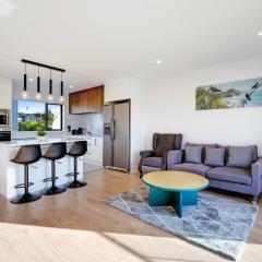 Modern Townhouse with Parking near Cornwall Park