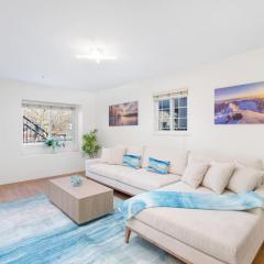 NEW Roomy 3BR Family Suite. 5 min to Skytrain.