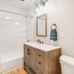 Saddle Hills 3 - Mountain Retreat, Balcony, Grill, and 5 Minutes to Downtown!