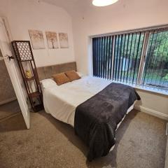 3 Bedrooms Sleeps 7 Free Parking