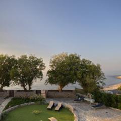 Villa Thalassa next to the beach