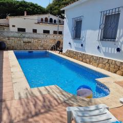 Amplia casa a 400m de la playa con terraza privada y barbacoa - HISP-236-192