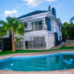 Lux on Windermere 4 Bedroom House