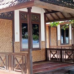 Gili Sudak Indah Paradise Beach Bungalow Bed & Breakfast