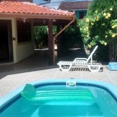 Casa com piscina e área de lazer a 5min da praia