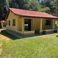 Sítio com rio e muito verde!