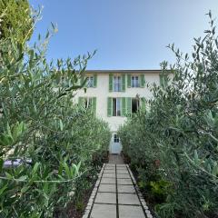 Old town-Exceptional Apartment-in absolute calm