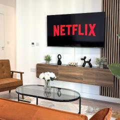 Stylish Chelsea 2BDR - next to Shopping Mall, Winter Village, Family Friendly