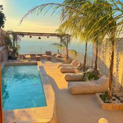 OIKOS Guesthouse & Rooftop