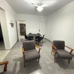 Apto 3 dorms no Boqueirão. Quadra da Praia .