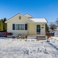 Less Than 1 Mi to Dtwn Clawson! Family Retreat with Yard