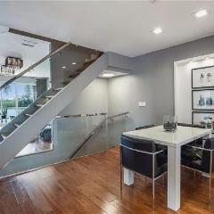 Stylish 3-Bedroom Beachfront Home with Ocean & Int