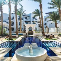 Dreamy gateway in Ancient Sands