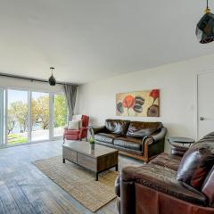 Chalet, Waterfront House with HOT TUB