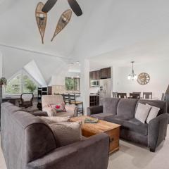 3BR in Gleneagle, Soaker Tub with Skylight, Wood Burning Fireplace, Spacious Layout