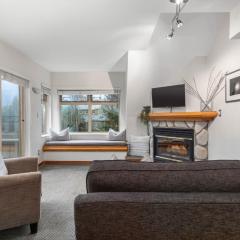 1BR in Lake Placid Lodge, Steps to Creekside Gondola, Shared Pool and Hot Tub, Lounge Access