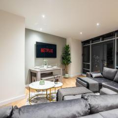 Leeds - Stylish City Stay with River Views - Sleeps 10