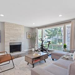 Chic Kirkland Home Overlooking Windsor Vista Park