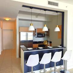 Lux Vista Retreat, 2BR, 2BA with terrace and pool