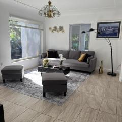 Beautiful House in Midtown 2B 1B Parking