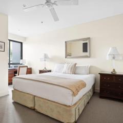 Waterfront Executive Apartment in central Geelong