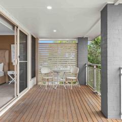 Beach Break Hideaway - Light, Space & Stroll-to-Sand Convenience