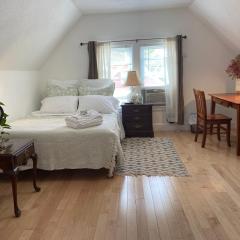 Large Bedroom with Private Bathroom step to Train &Buses in Boston