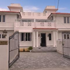 La Vista Ocean - Calm Coastal Villa on ECR - 4 BR Private Stay