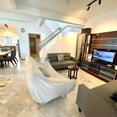 Family House Sunway 4BR Walk to Lagoon Pyramid University