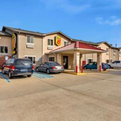 Super 8 by Wyndham Bloomington University Area