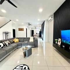 4BR Cozy Villa for 16 Pax Quiet Area & Spacious