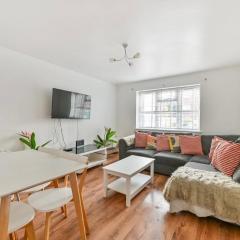 Serene 2 Bedroom Flat Free Off-Street Parking 2 SUVs Close to Tube