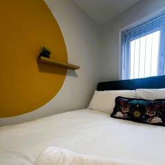 8 person 4 bedroom 4en-suite Free Parking