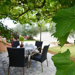 Peaceful flat surrounded by nature