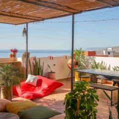 Monkey's Guest House - Ocean View Rooms & Apartment with Rooftop