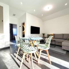 Strasbourg Appartement Moderne 7 min du Centre en Train Terrasse & Parking Gratuit