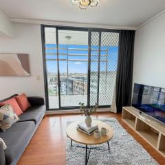 Split level 3 Bedrooms with 2 Bath Apartment at ultimo CBD with free parking