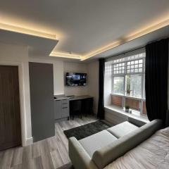 Resilets - Mood Studio 2 - Central Modern 2 Bed