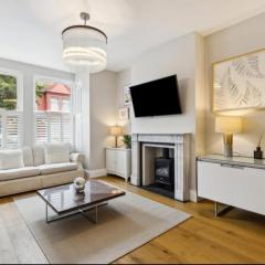 Spacious stylish 4 beds London house FREE Parking