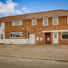 City and Airport - 2-Bed Contractor Base - Free Parking and Fast WiFi