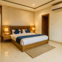 Hotel Shri Prem Palace - A Luxury Stay with Parking near Prem Mandir City Center #